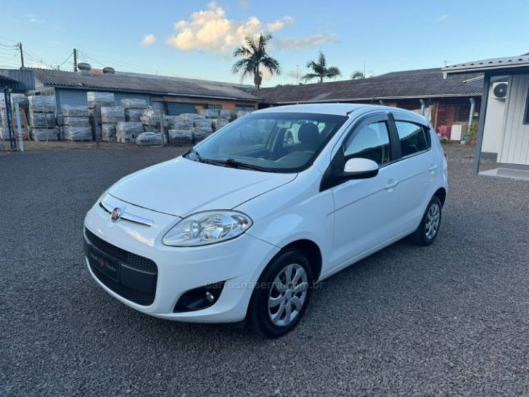 FIAT - PALIO - 2013/2014 - Branca - R$ 41.900,00
