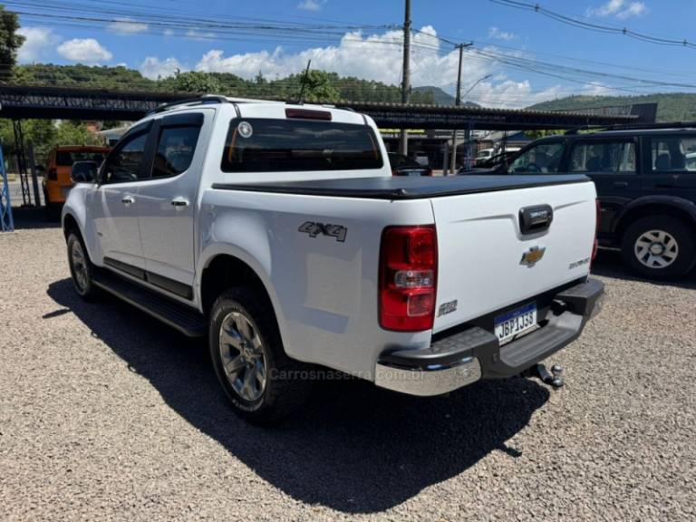 CHEVROLET - S10 - 2022/2023 - Branca - R$ 205.000,00