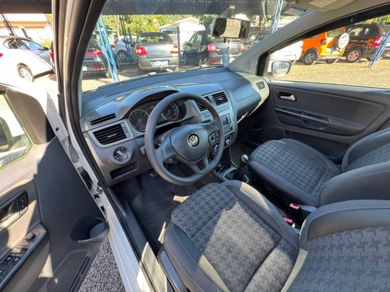 VOLKSWAGEN - SPACEFOX - 2015/2016 - Branca - R$ 55.900,00