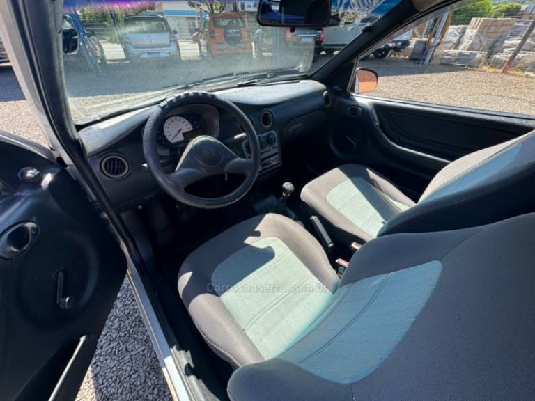 CHEVROLET - CELTA - 2002/2002 - Prata - R$ 14.900,00