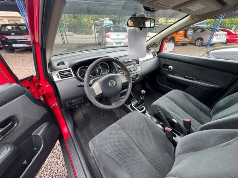 NISSAN - TIIDA - 2011/2012 - Vermelha - R$ 35.900,00