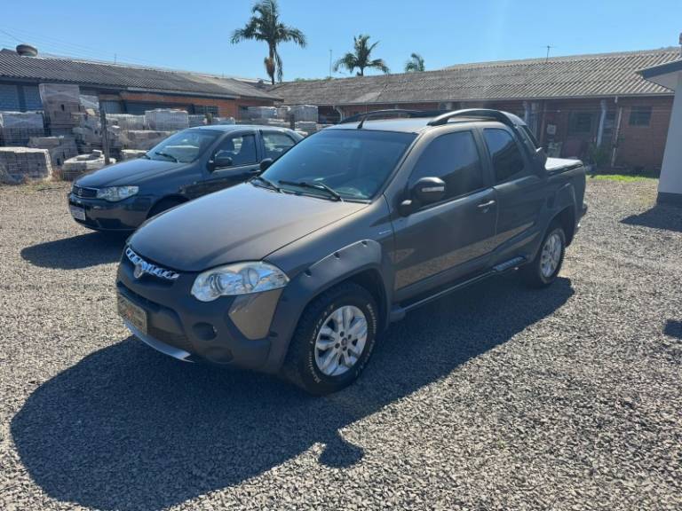 FIAT - STRADA - 2012/2013 - Cinza - R$ 56.900,00