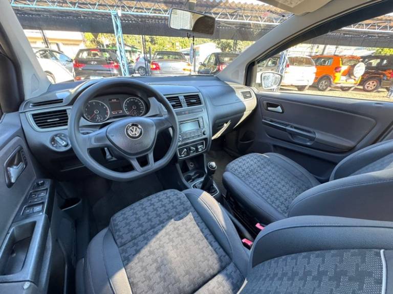 VOLKSWAGEN - SPACEFOX - 2015/2016 - Branca - R$ 55.900,00