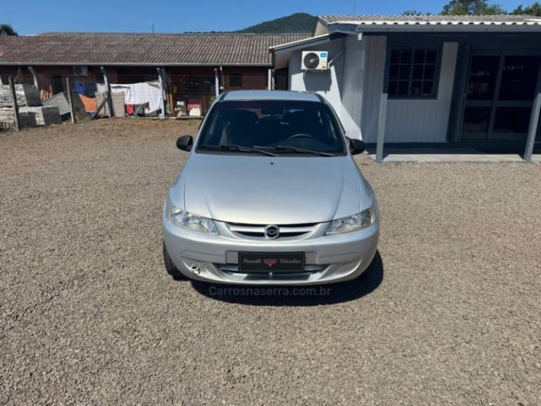 CHEVROLET - CELTA - 2002/2002 - Prata - R$ 14.900,00