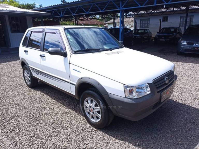 FIAT - UNO - 2010/2010 - Branca - R$ 31.900,00