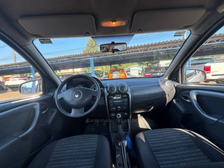 RENAULT - SANDERO - 2013/2014 - Prata - R$ 35.900,00