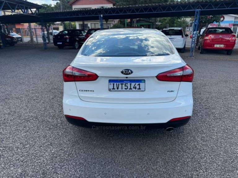KIA MOTORS - CERATO - 2014/2015 - Branca - R$ 68.900,00