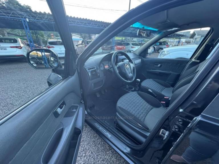 FIAT - PALIO - 2013/2014 - Preta - R$ 31.900,00