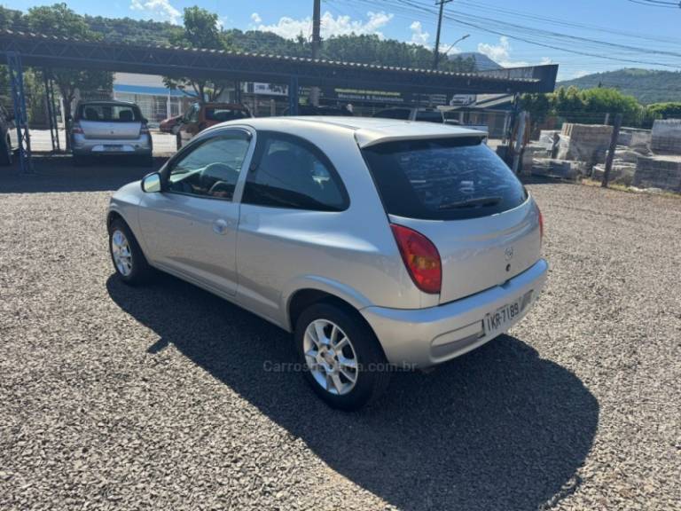 CHEVROLET - CELTA - 2002/2002 - Prata - R$ 14.900,00