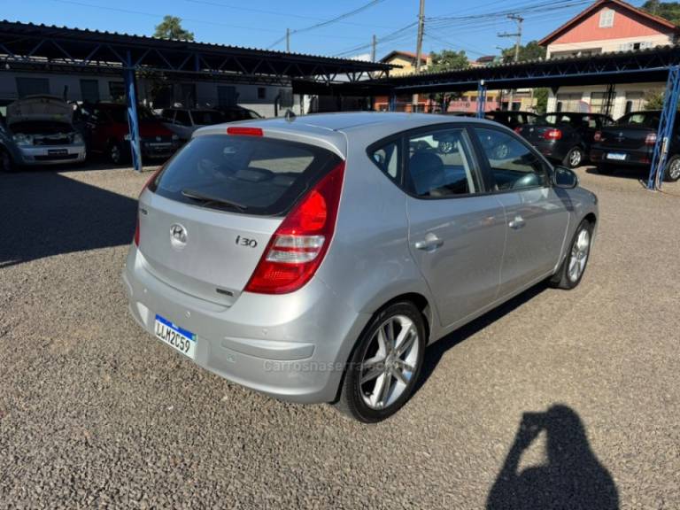 HYUNDAI - I30 - 2010/2011 - Prata - R$ 45.900,00