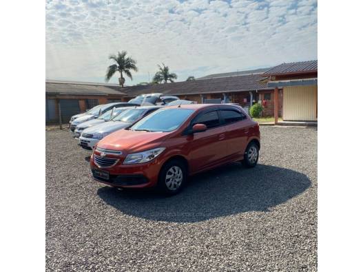 CHEVROLET - ONIX - 2013/2013 - Laranja - R$ 42.900,00