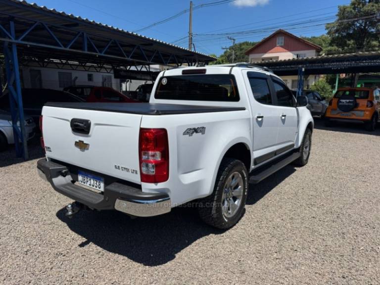 CHEVROLET - S10 - 2022/2023 - Branca - R$ 205.000,00
