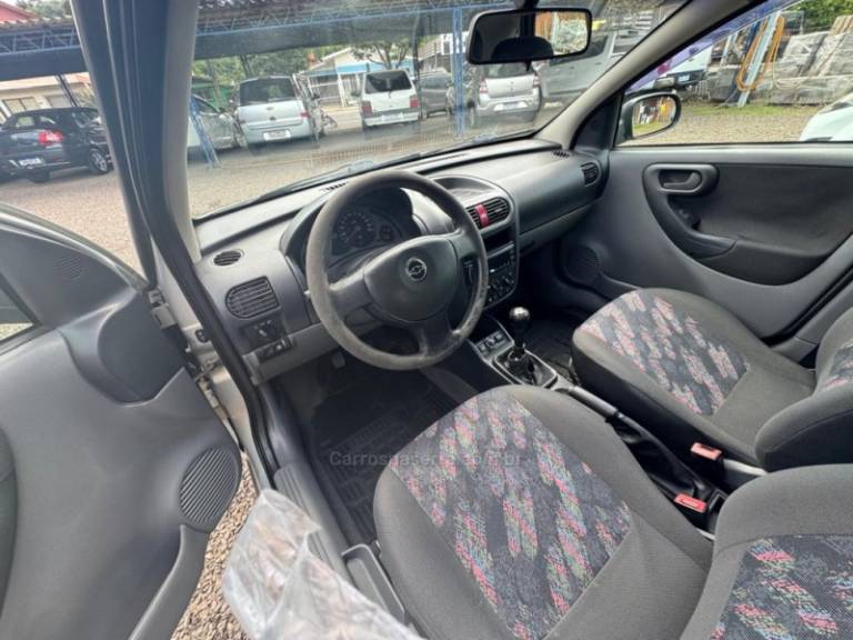 CHEVROLET - CORSA - 2005/2005 - Bege - R$ 24.900,00