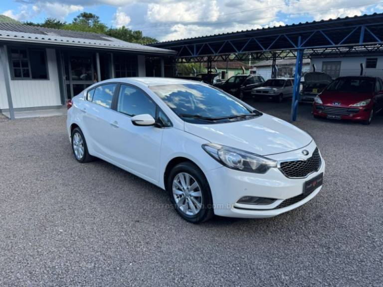 KIA MOTORS - CERATO - 2014/2015 - Branca - R$ 68.900,00