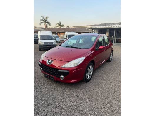 PEUGEOT - 307 - 2008/2009 - Vermelha - R$ 27.900,00
