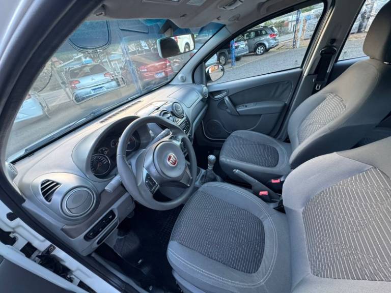 FIAT - PALIO - 2013/2014 - Branca - R$ 41.900,00