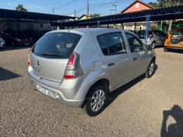 RENAULT - SANDERO - 2013/2014 - Prata - R$ 35.900,00
