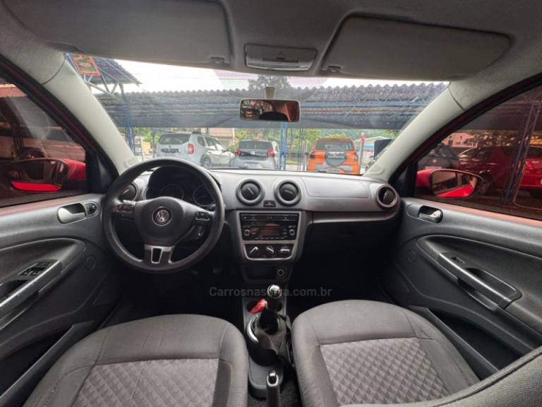 VOLKSWAGEN - VOYAGE - 2014/2015 - Vermelha - R$ 45.900,00