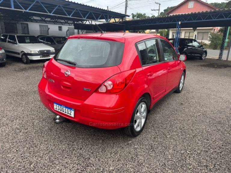 NISSAN - TIIDA - 2011/2012 - Vermelha - R$ 35.900,00