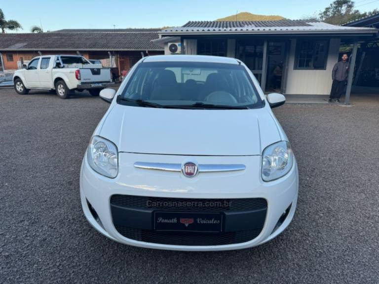 FIAT - PALIO - 2013/2014 - Branca - R$ 41.900,00
