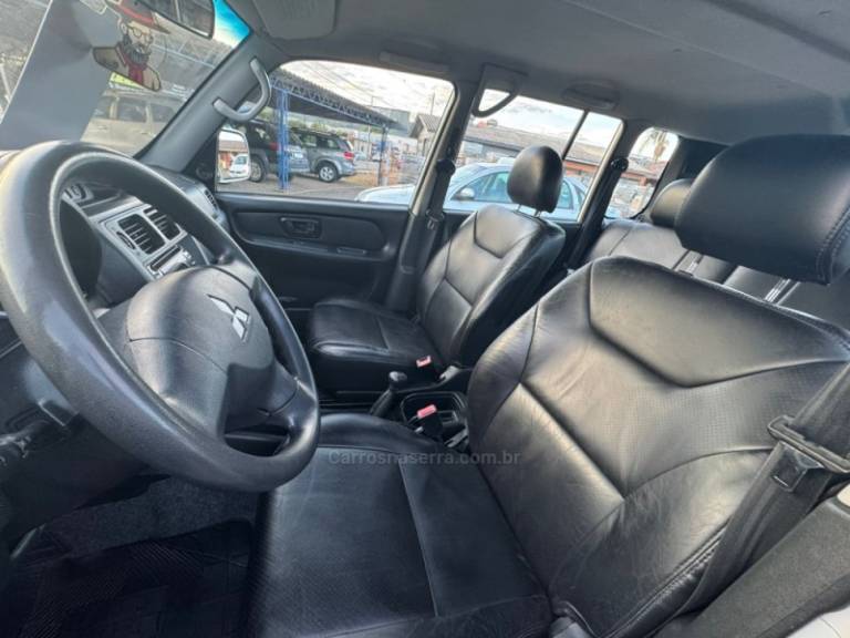 MITSUBISHI - PAJERO TR4 - 2011/2012 - Branca - R$ 65.900,00