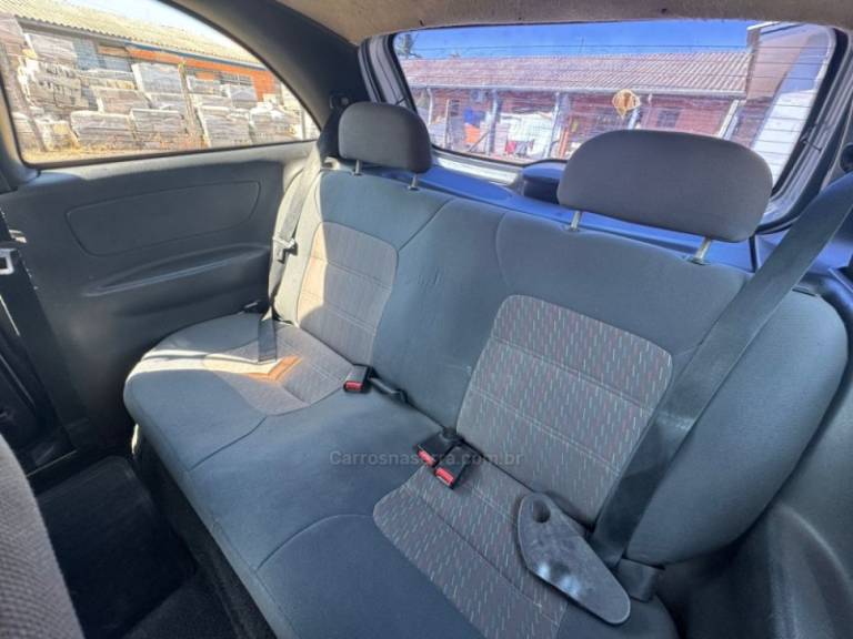 CHEVROLET - CELTA - 2002/2002 - Prata - R$ 14.900,00