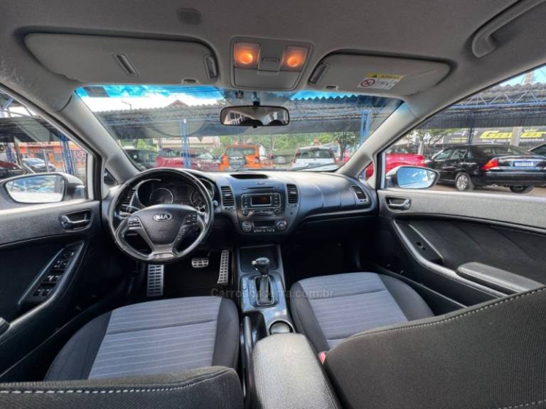 KIA MOTORS - CERATO - 2014/2015 - Branca - R$ 68.900,00