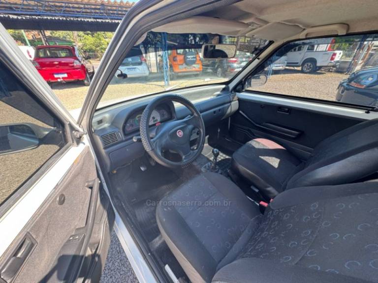 FIAT - UNO - 2010/2011 - Branca - R$ 21.900,00