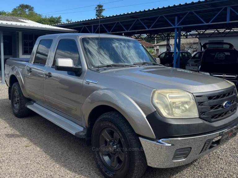 FORD - RANGER - 2009/2010 - Prata - R$ 72.900,00