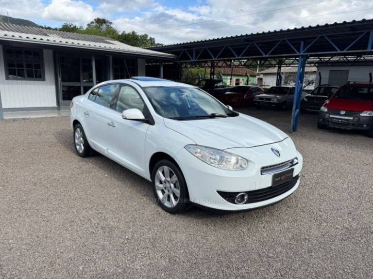 RENAULT - FLUENCE - 2011/2012 - Branca - R$ 42.900,00