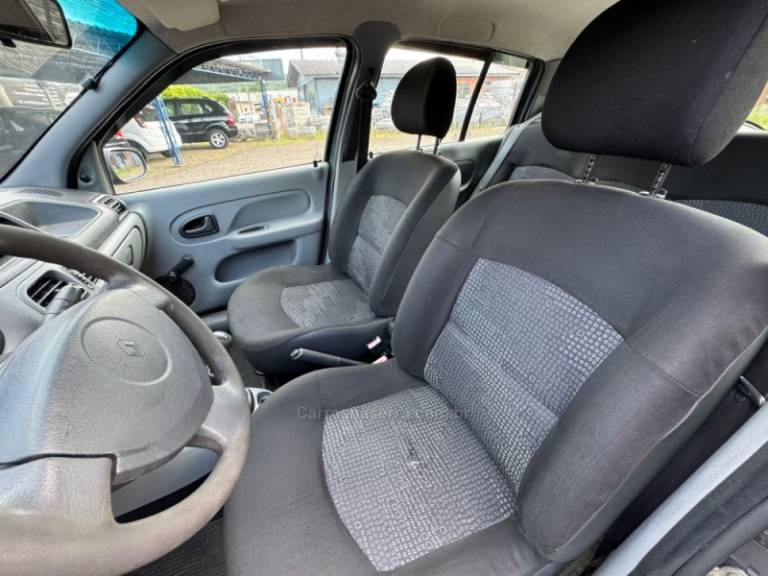 RENAULT - CLIO - 2011/2012 - Cinza - R$ 18.900,00