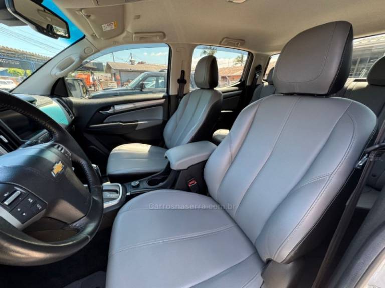 CHEVROLET - S10 - 2022/2023 - Branca - R$ 205.000,00