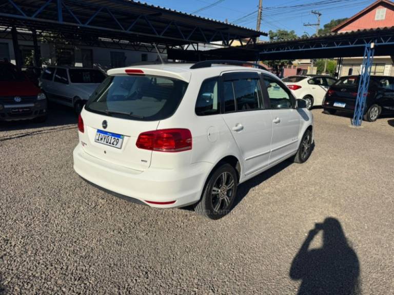 VOLKSWAGEN - SPACEFOX - 2015/2016 - Branca - R$ 55.900,00