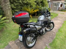 SUZUKI - DL - 2011/2012 - Cinza - R$ 30.000,00