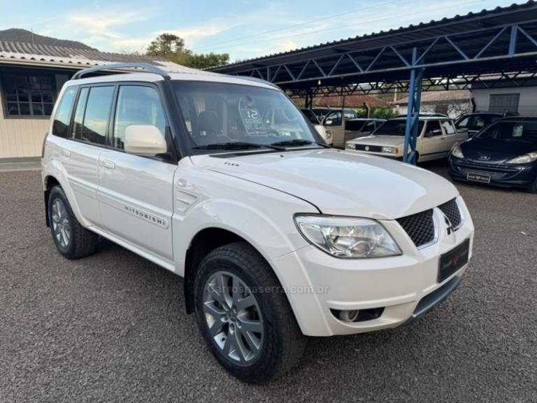 MITSUBISHI - PAJERO TR4 - 2011/2012 - Branca - R$ 65.900,00