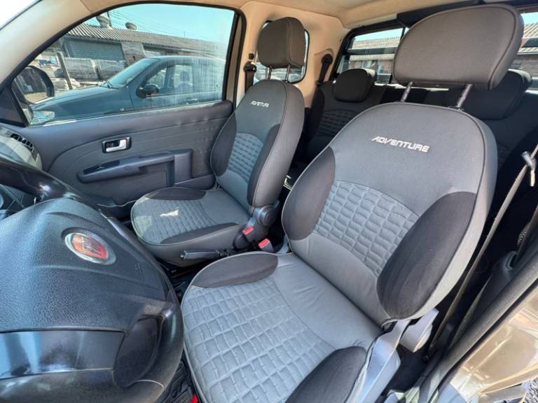 FIAT - STRADA - 2012/2013 - Cinza - R$ 56.900,00