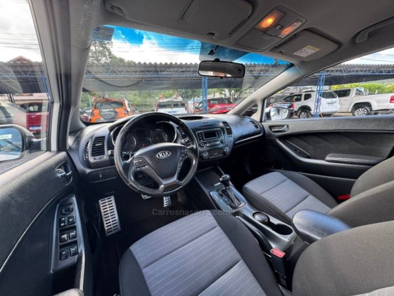 KIA MOTORS - CERATO - 2014/2015 - Branca - R$ 68.900,00