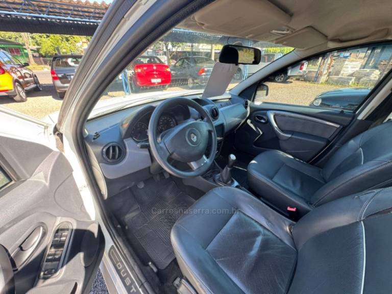 RENAULT - DUSTER - 2013/2014 - Branca - R$ 56.900,00