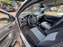 FORD - FIESTA - 2007/2008 - Prata - R$ 25.900,00