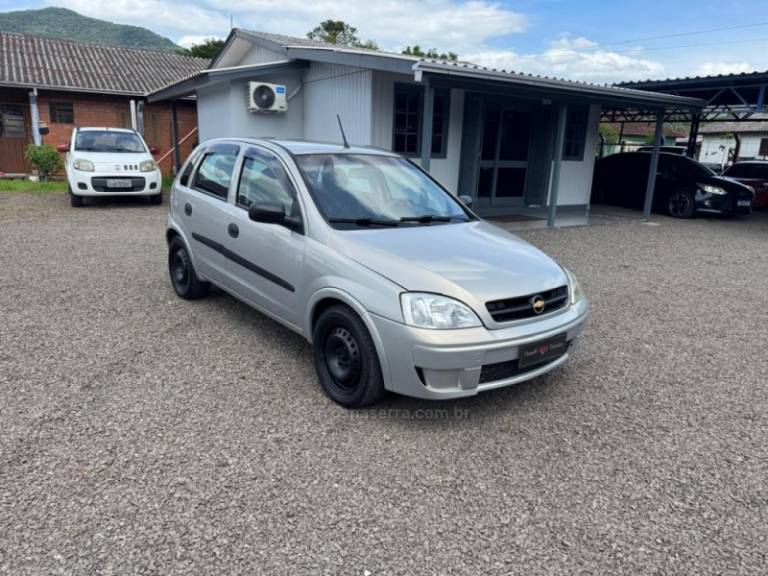 CHEVROLET - CORSA - 2005/2005 - Bege - R$ 24.900,00