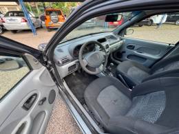 RENAULT - CLIO - 2011/2012 - Cinza - R$ 18.900,00
