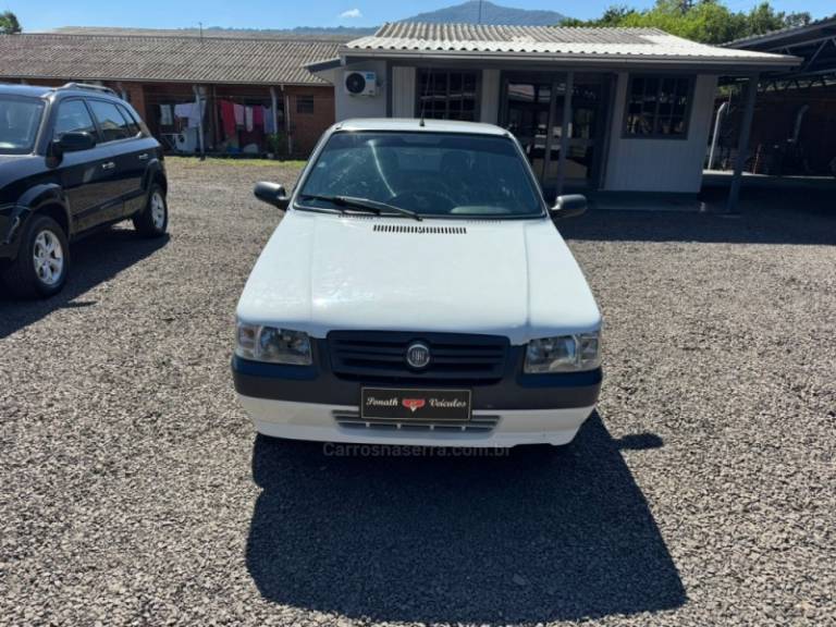 FIAT - UNO - 2010/2011 - Branca - R$ 21.900,00