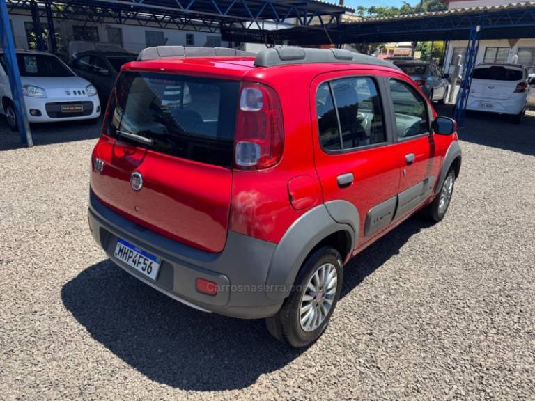 FIAT - UNO - 2010/2011 - Vermelha - R$ 32.900,00