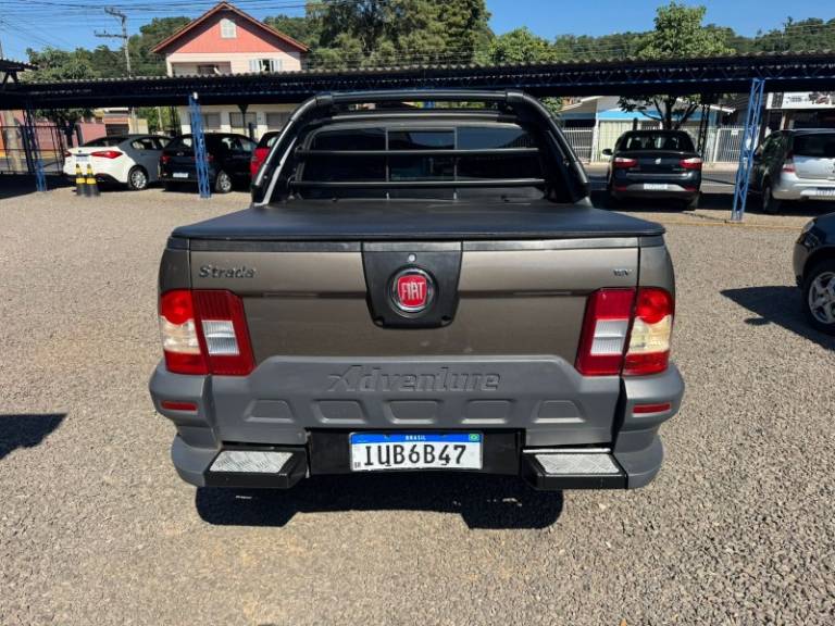 FIAT - STRADA - 2012/2013 - Cinza - R$ 56.900,00