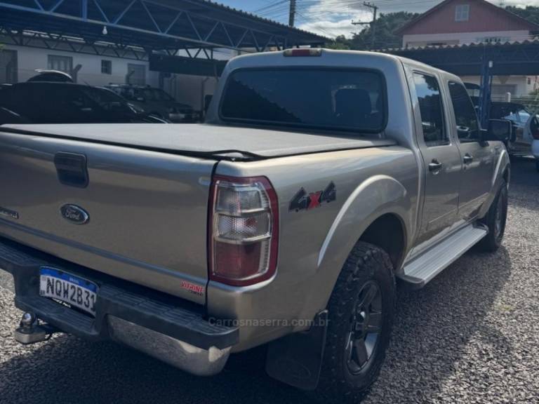 FORD - RANGER - 2009/2010 - Prata - R$ 72.900,00