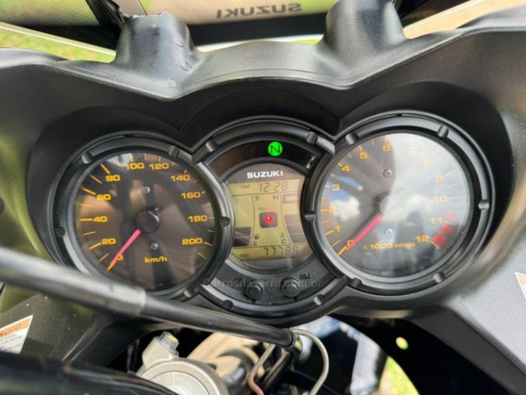 SUZUKI - DL - 2011/2012 - Cinza - R$ 30.000,00