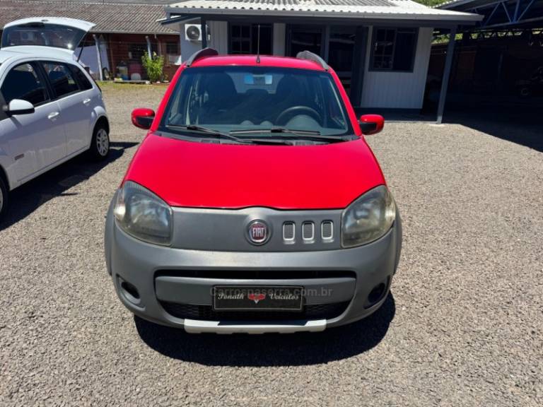 FIAT - UNO - 2010/2011 - Vermelha - R$ 32.900,00