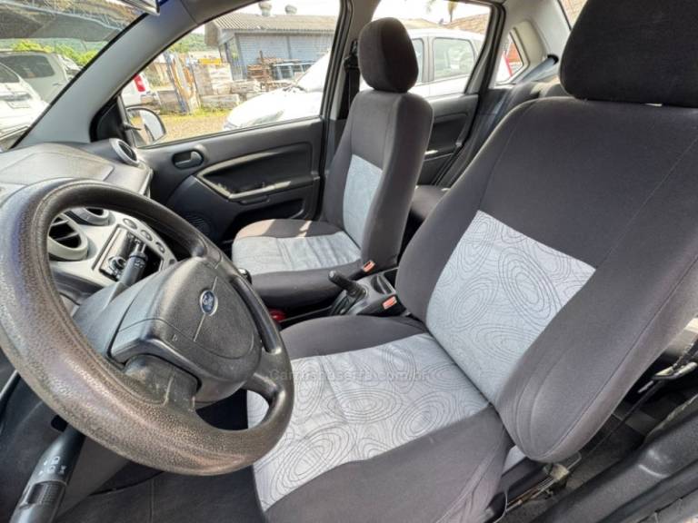 FORD - FIESTA - 2007/2008 - Prata - R$ 25.900,00