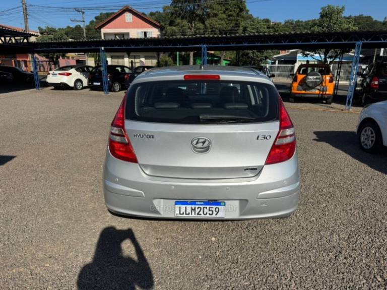 HYUNDAI - I30 - 2010/2011 - Prata - R$ 45.900,00