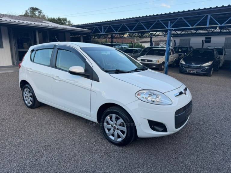 FIAT - PALIO - 2013/2014 - Branca - R$ 41.900,00